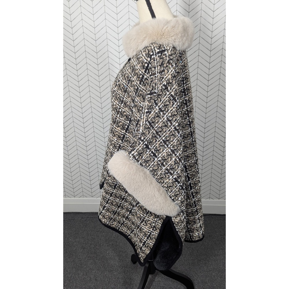 Vince Camuto Poncho Womens OSFA Black Cream Faux Fur Toggle Old Money Luxury - Picture 6 of 14